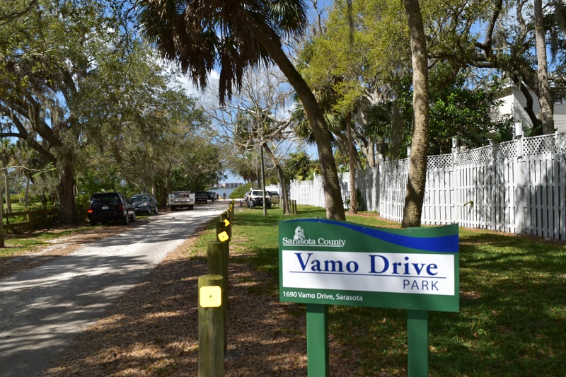 Vamo entrance sign