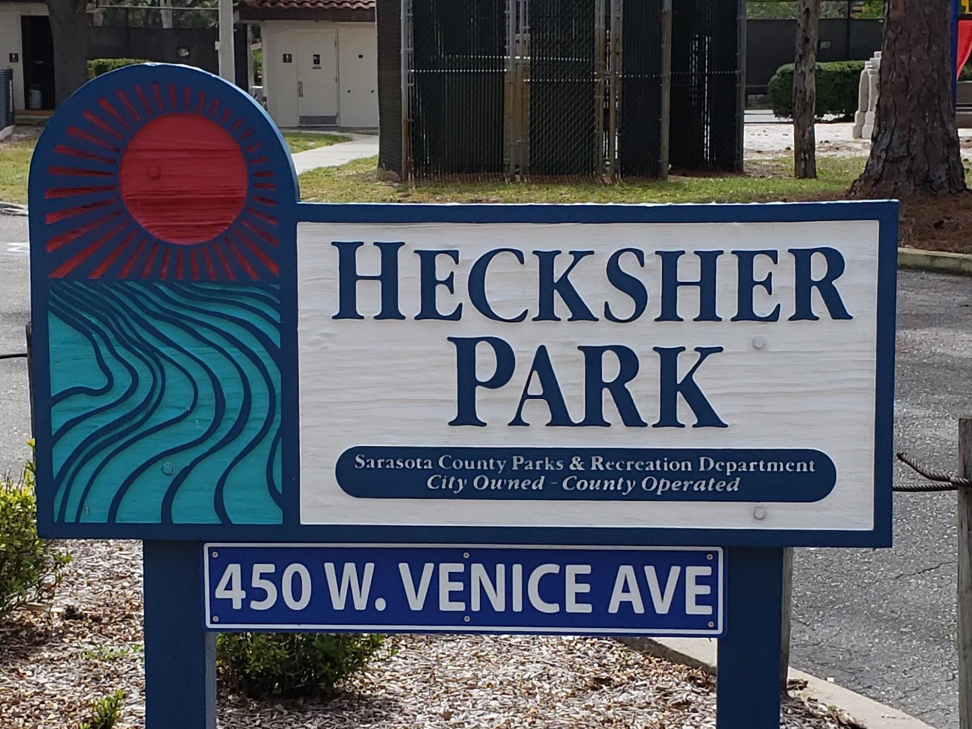 Heckscher Park Sign